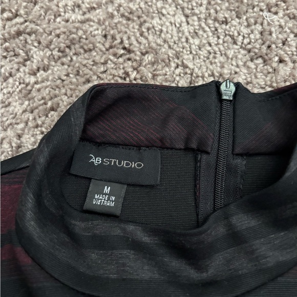 🎁 AB Studio Black and Burgundy Striped Dress - Picture 2 of 3